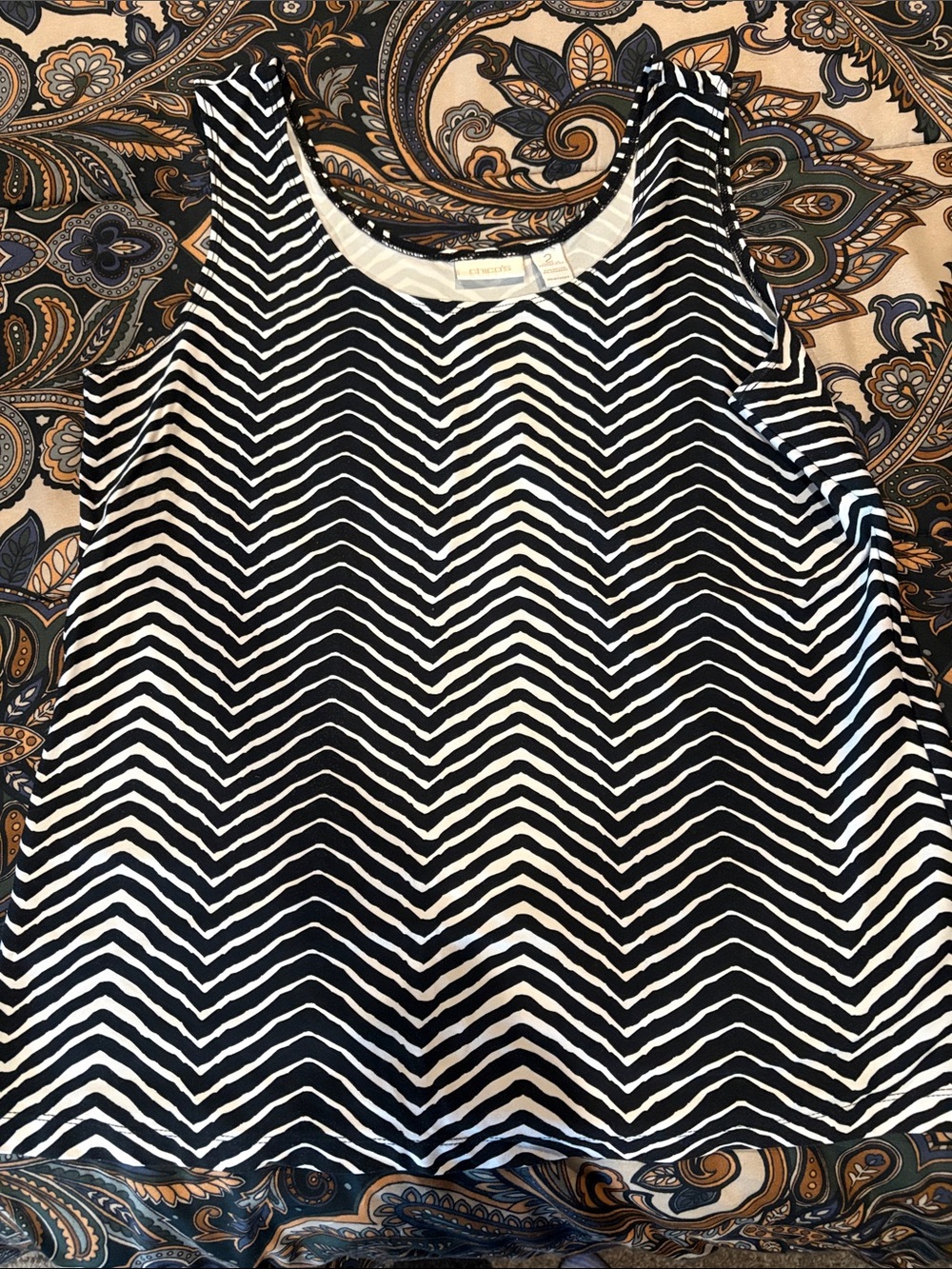 Chicos Black & White Chevron Sleeveless Tank Top size 12 (Chicos 2)
